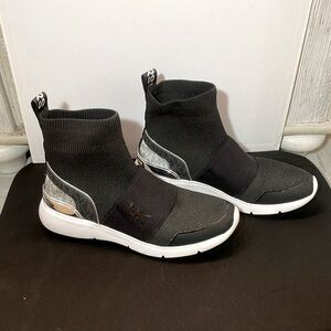 Michael Kors Sterling Bootie Textured Knit Black/Silver Size US 7